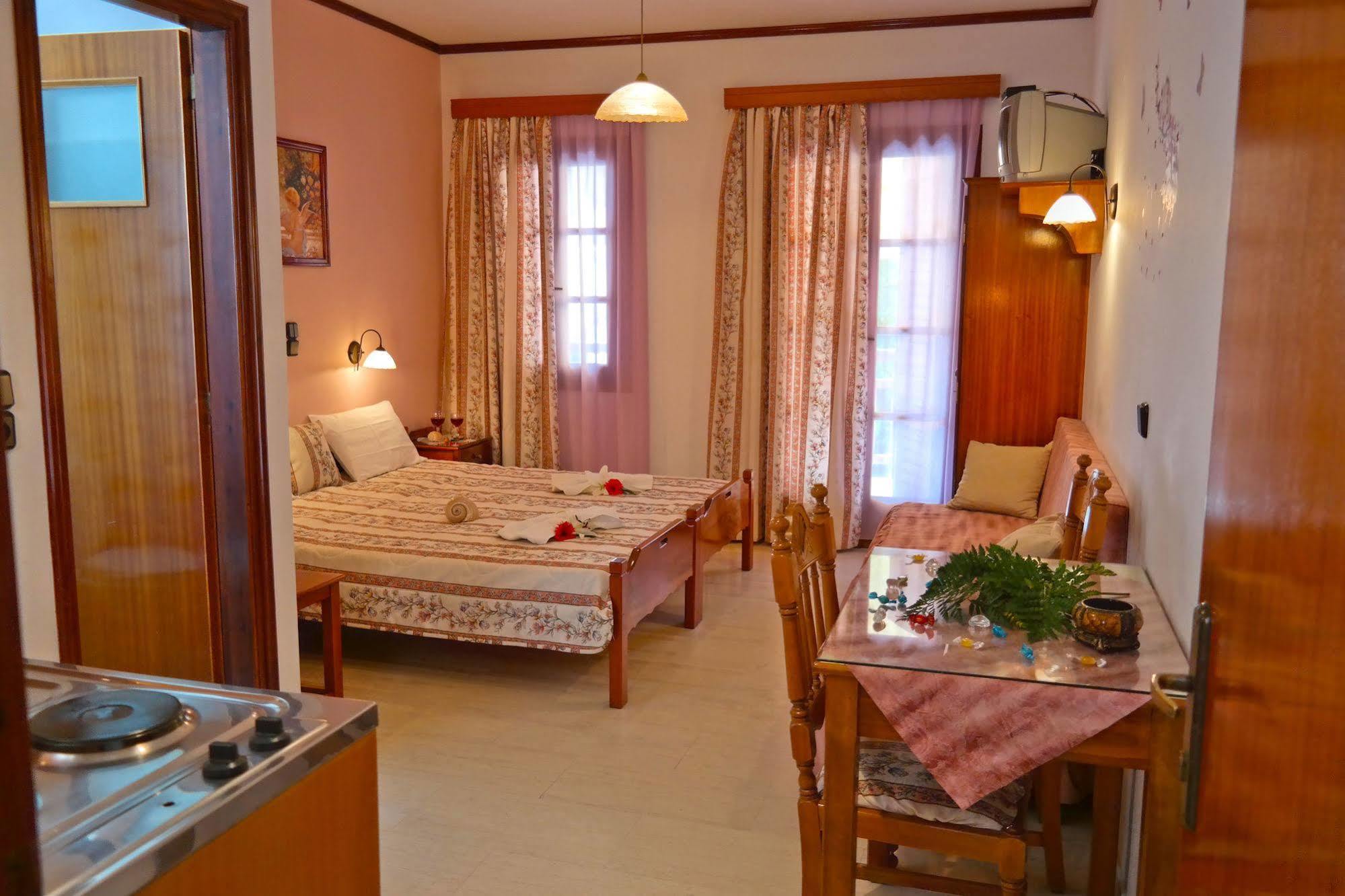 金沙滩公寓酒店 Naxos City 外观 照片